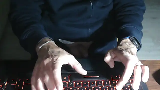 Snapshot of Adri_gard chatting on October 2025 09:28:02 PM Adri gard online show from October 2025 09:28:02 PM