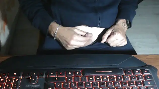 Snapshot of Adri_gard chatting on October 2025 10:21:01 PM Adri gard online show from October 2025 10:21:01 PM