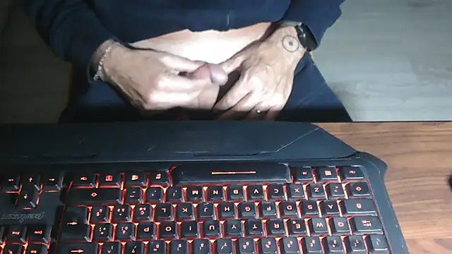 Snapshot of Adri_gard chatting on November 2025 10:10:02 PM Adri gard online show from November 2025 10:10:02 PM