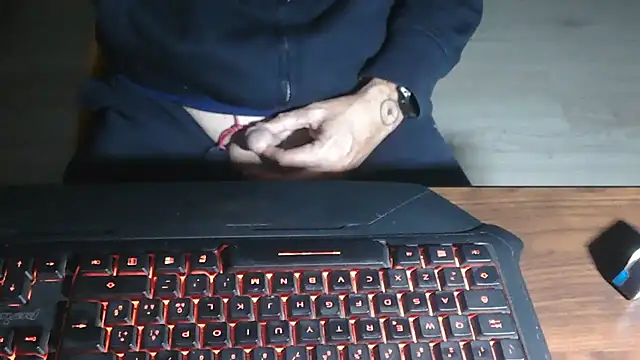 Snapshot of Adri_gard chatting on November 2025 09:24:01 PM Adri gard online show from November 2025 09:24:01 PM