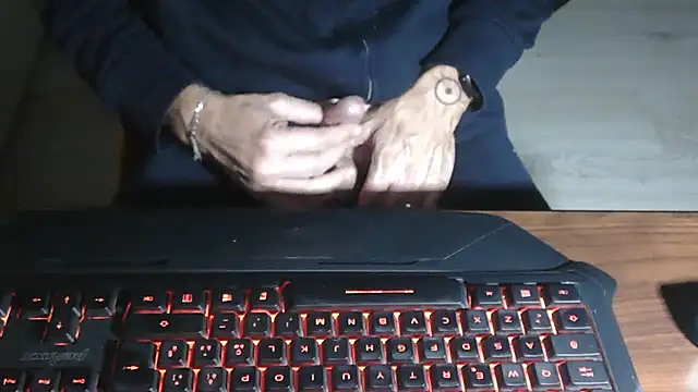 Snapshot of Adri_gard chatting on November 2025 09:54:01 PM Adri gard online show from November 2025 09:54:01 PM