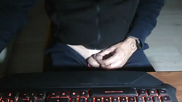 Snapshot of Adri_gard chatting on November 2025 09:15:02 PM Adri gard online show from November 2025 09:15:02 PM