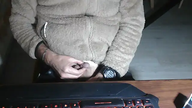 Snapshot of Adri_gard chatting on December 2025 09:10:02 PM Adri gard online show from December 2025 09:10:02 PM