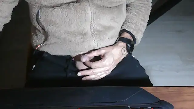 Snapshot of Adri_gard chatting on December 2025 09:55:02 PM Adri gard online show from December 2025 09:55:02 PM