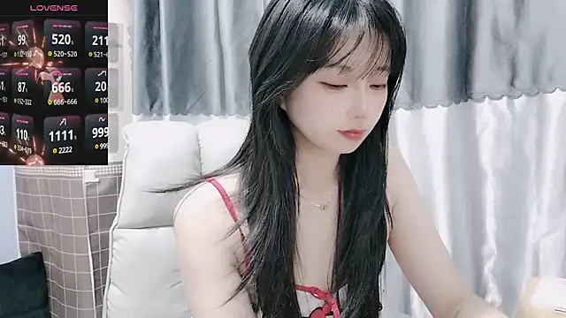 Snapshot of Nery_Asian chatting on February 2025 03:00:02 AM Nery Asian online show from February 2025 03:00:02 AM