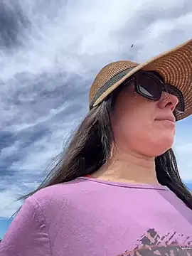 Reinacatchile online show from March 2026 05:17:01 PM