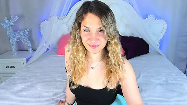 Snapshot of Milka_Blond chatting on April 2026 01:08:01 AM Milka Blond online show from April 2026 01:08:01 AM