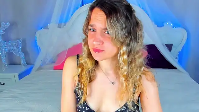 Snapshot of Milka_Blond chatting on April 2026 12:42:01 AM Milka Blond online show from April 2026 12:42:01 AM
