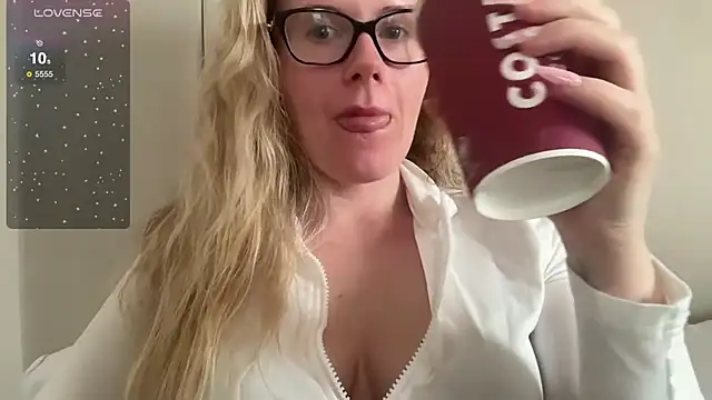 Snapshot of redheadrosie69 chatting on February 2025 02:25:01 PM redheadrosie69 online show from February 2025 02:25:01 PM