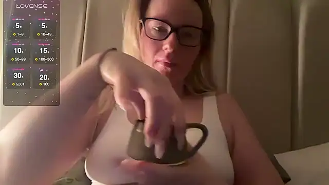 Snapshot of redheadrosie69 chatting on February 2025 06:37:01 AM redheadrosie69 online show from February 2025 06:37:01 AM