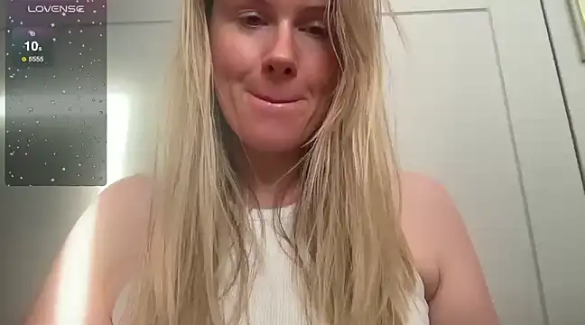 Snapshot of redheadrosie69 chatting on March 2025 09:40:01 AM redheadrosie69 online show from March 2025 09:40:01 AM