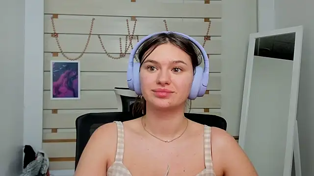 Josephine Kiss online show from February 2025 04:07:01 PM