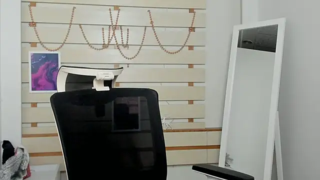 Josephine Kiss online show from February 2025 07:09:01 PM