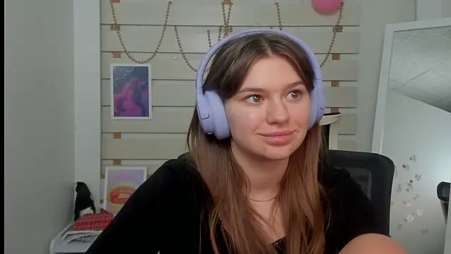 Josephine Kiss online show from February 2025 01:32:01 PM