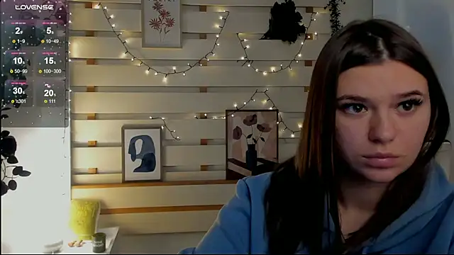 Josephine Kiss online show from February 2026 01:31:02 PM