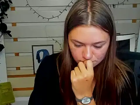 Josephine Kiss online show from June 2026 06:33:01 AM