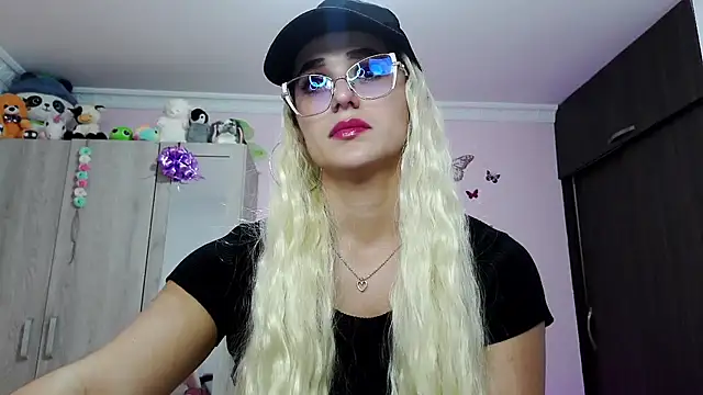 caroline jonson online show from February 2025 09:59:01 PM