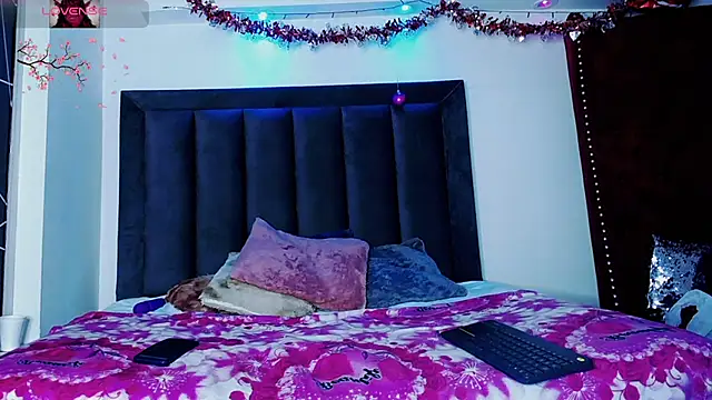 Snapshot of Tifanny_Sweett chatting on December 2024 01:48:01 AM Tifanny Sweett online show from December 2024 01:48:01 AM