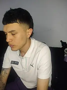 Snapshot of Tifanny_Sweett chatting on October 2025 12:44:01 AM Tifanny Sweett online show from October 2025 12:44:01 AM