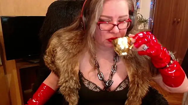 Snapshot of Miss_Tress chatting on February 2025 09:14:02 PM Miss Tress online show from February 2025 09:14:02 PM