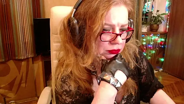 Miss Tress online show from November 2025 09:58:02 PM