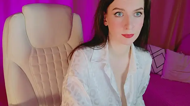 Snapshot of AndreaAshton chatting on December 2024 04:49:02 PM AndreaAshton online show from December 2024 04:49:02 PM