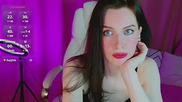 Snapshot of AndreaAshton chatting on December 2024 04:32:02 PM AndreaAshton online show from December 2024 04:32:02 PM