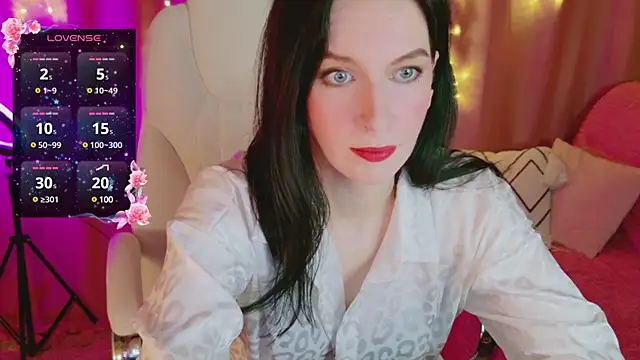 Snapshot of AndreaAshton chatting on December 2024 05:30:01 PM AndreaAshton online show from December 2024 05:30:01 PM