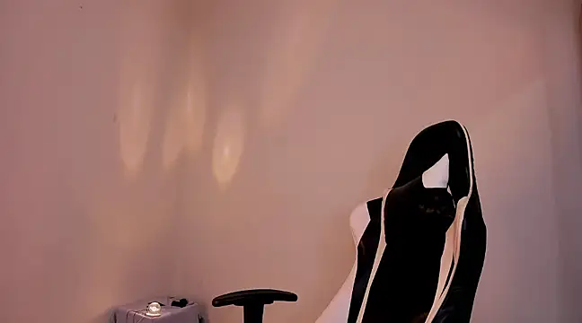 valent 27 online show from February 2025 06:33:01 AM