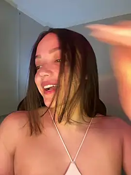 Snapshot of MisFrekcles_ chatting on February 2025 09:32:01 AM MisFrekcles online show from February 2025 09:32:01 AM