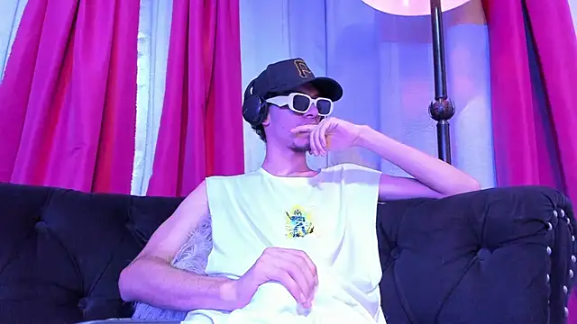 Snapshot of TomyMosterCock chatting on December 2024 02:16:01 AM TomyMosterCock online show from December 2024 02:16:01 AM