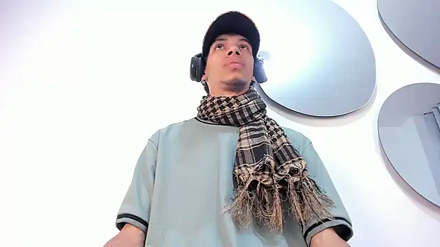 Snapshot of TomyMosterCock chatting on January 2025 02:10:02 AM TomyMosterCock online show from January 2025 02:10:02 AM