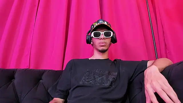 Snapshot of TomyMosterCock chatting on January 2025 03:33:01 AM TomyMosterCock online show from January 2025 03:33:01 AM