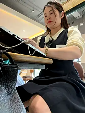 Emily 9xx online show from November 2025 05:33:01 AM