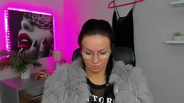 HelenLuxx online show from February 2025 12:57:02 PM