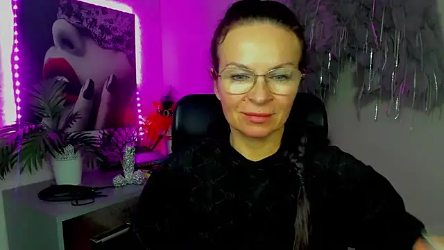 HelenLuxx online show from February 2026 02:34:01 PM