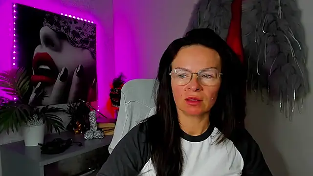 HelenLuxx online show from May 2026 03:17:02 PM