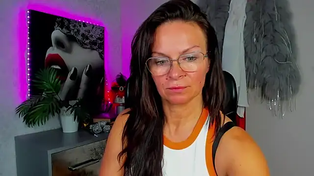 HelenLuxx online show from June 2026 04:38:02 PM