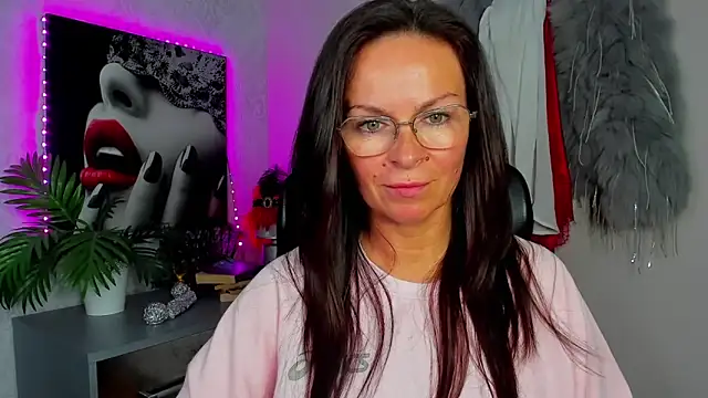 HelenLuxx online show from June 2026 03:24:02 PM