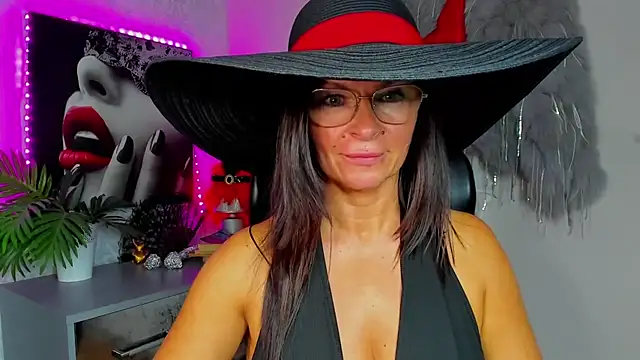 HelenLuxx online show from July 2026 12:47:02 PM