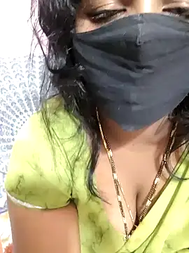 Snapshot of louise92 chatting on January 2025 08:06:02 AM louise92 online show from January 2025 08:06:02 AM