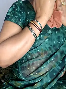 Snapshot of louise92 chatting on April 2026 07:42:01 AM louise92 online show from April 2026 07:42:01 AM