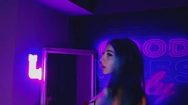 AriaVoss online show from January 2025 08:18:01 PM