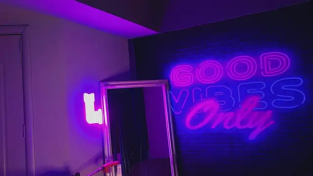 AriaVoss online show from January 2025 08:28:01 PM