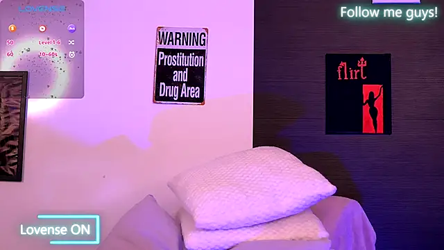 AriaVoss online show from September 2025 07:05:01 PM