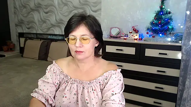 Snapshot of VitaCharm chatting on December 2024 08:18:01 PM VitaCharm online show from December 2024 08:18:01 PM