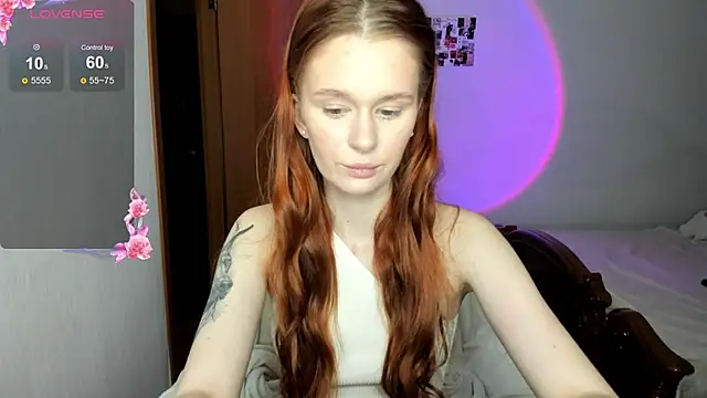 Snapshot of EmilySoul chatting on December 2025 09:21:02 PM EmilySoul online show from December 2025 09:21:02 PM