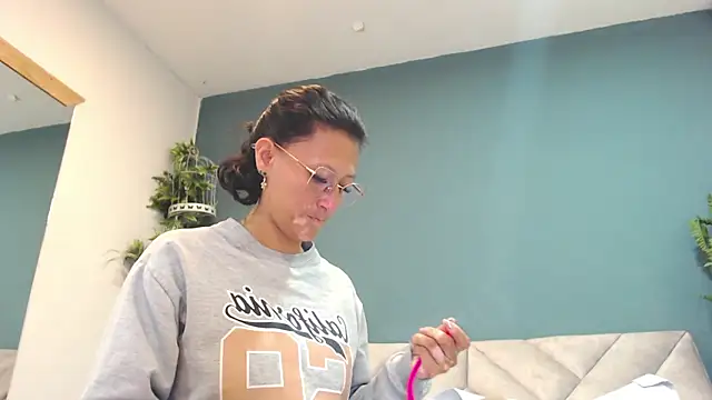 SharisWillian online show from April 2026 03:50:02 AM