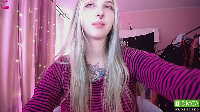 JustMeowGirl online show from May 2026 07:05:02 AM