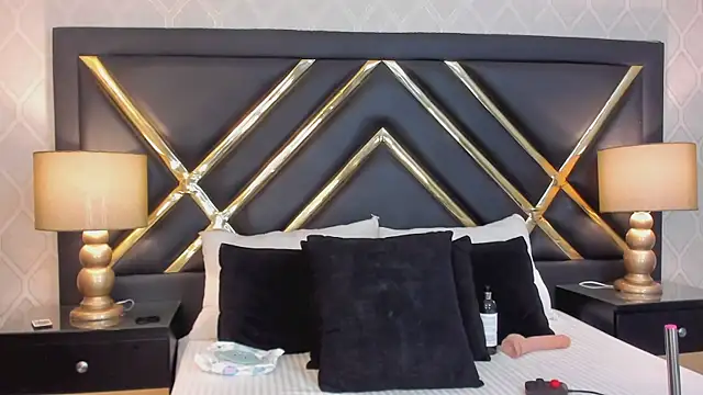 Snapshot of MiaSweeths chatting on January 2025 11:58:02 AM MiaSweeths online show from January 2025 11:58:02 AM